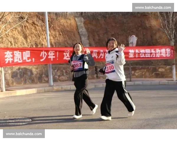 赛场上的“女汉子”，她们用技术和汗水赢得尊重